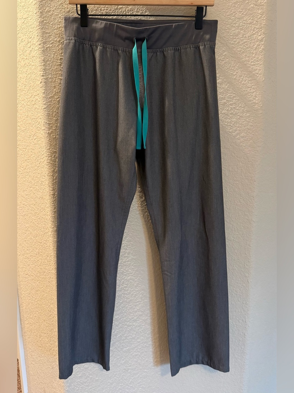 Figs-- Livingston Straight Leg Scrub Pant